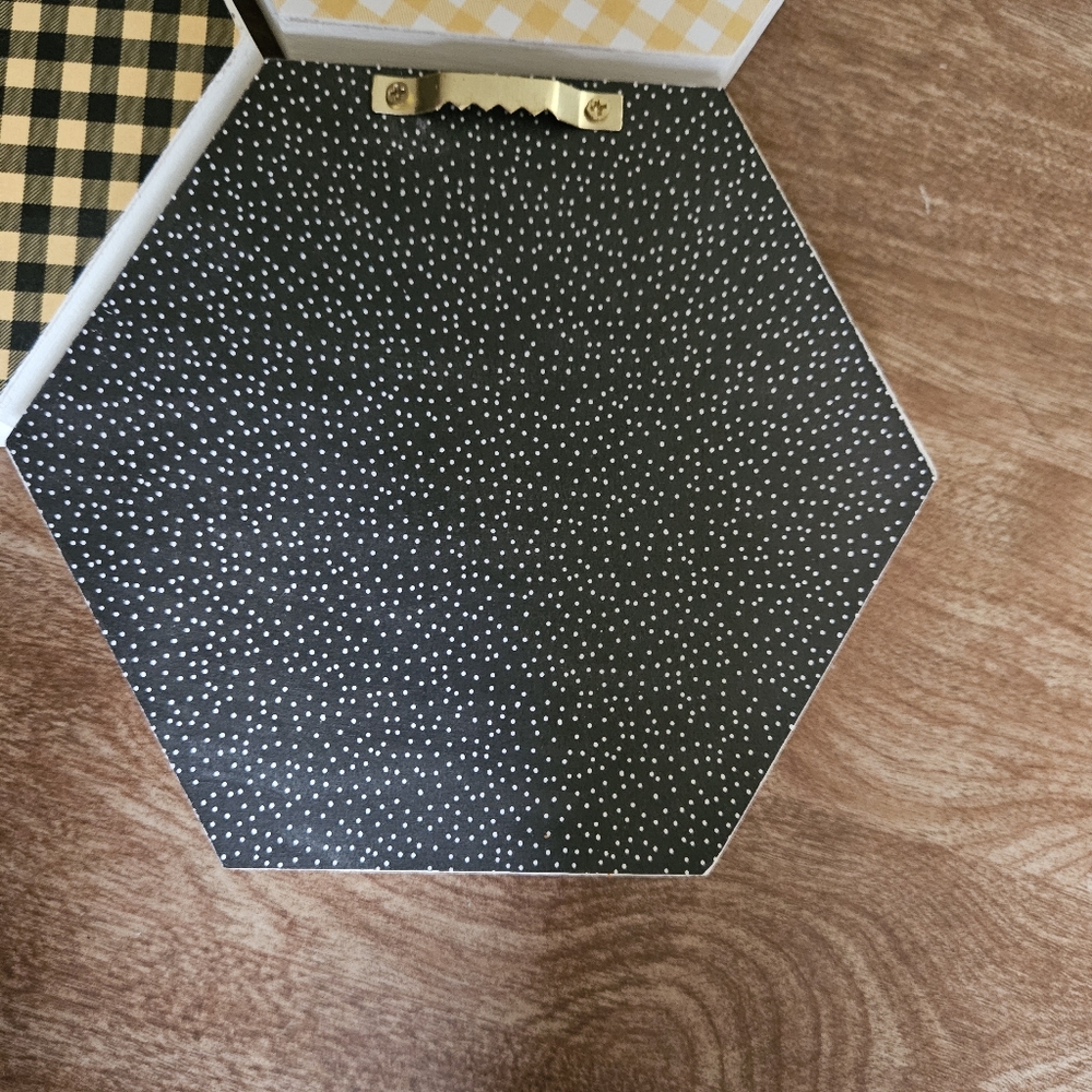 Bee-Themed Hexagonal Wall Art Set Handcrafted - Picture 10 of 10